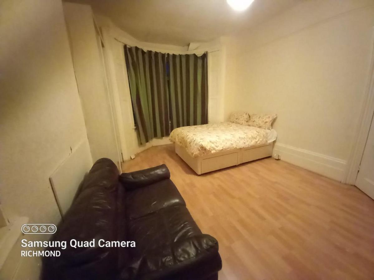 لندن Elmdene Road - Large Room المظهر الخارجي الصورة