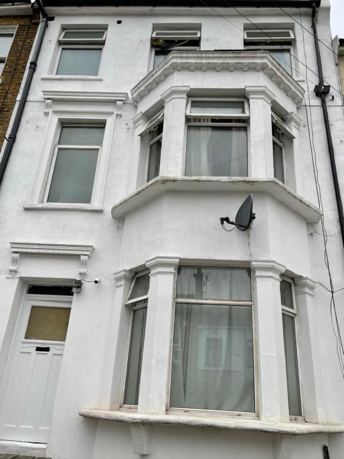 لندن Elmdene Road - Large Room المظهر الخارجي الصورة