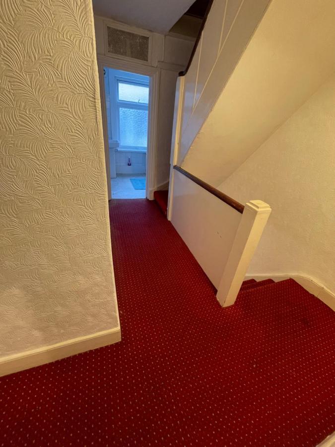 لندن Elmdene Road - Large Room المظهر الخارجي الصورة