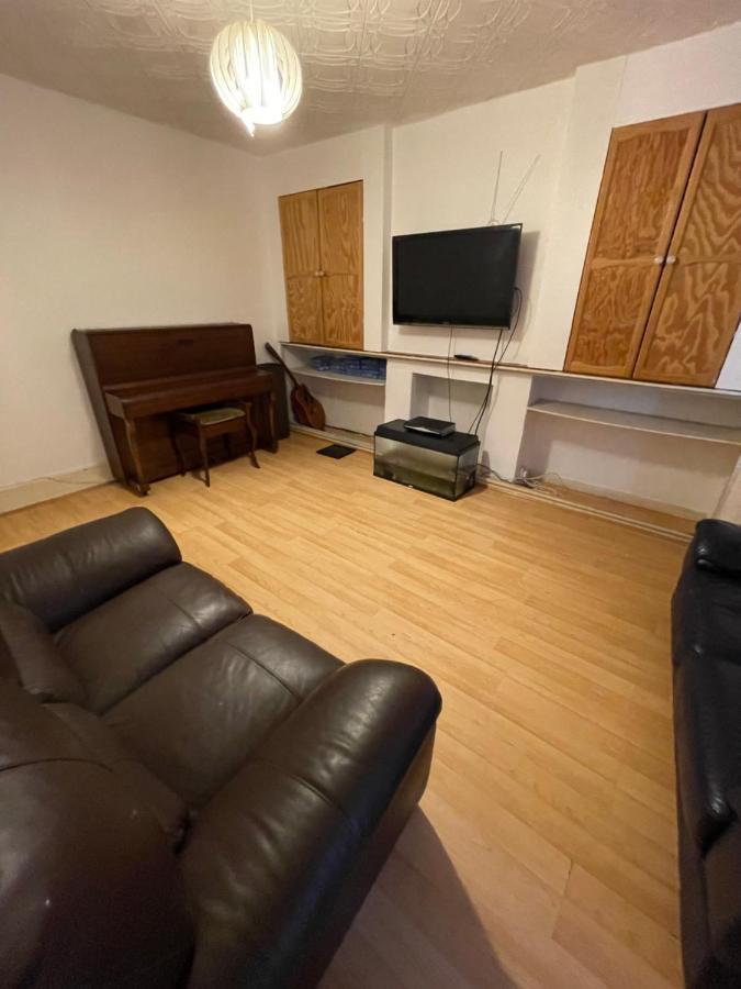 لندن Elmdene Road - Large Room المظهر الخارجي الصورة