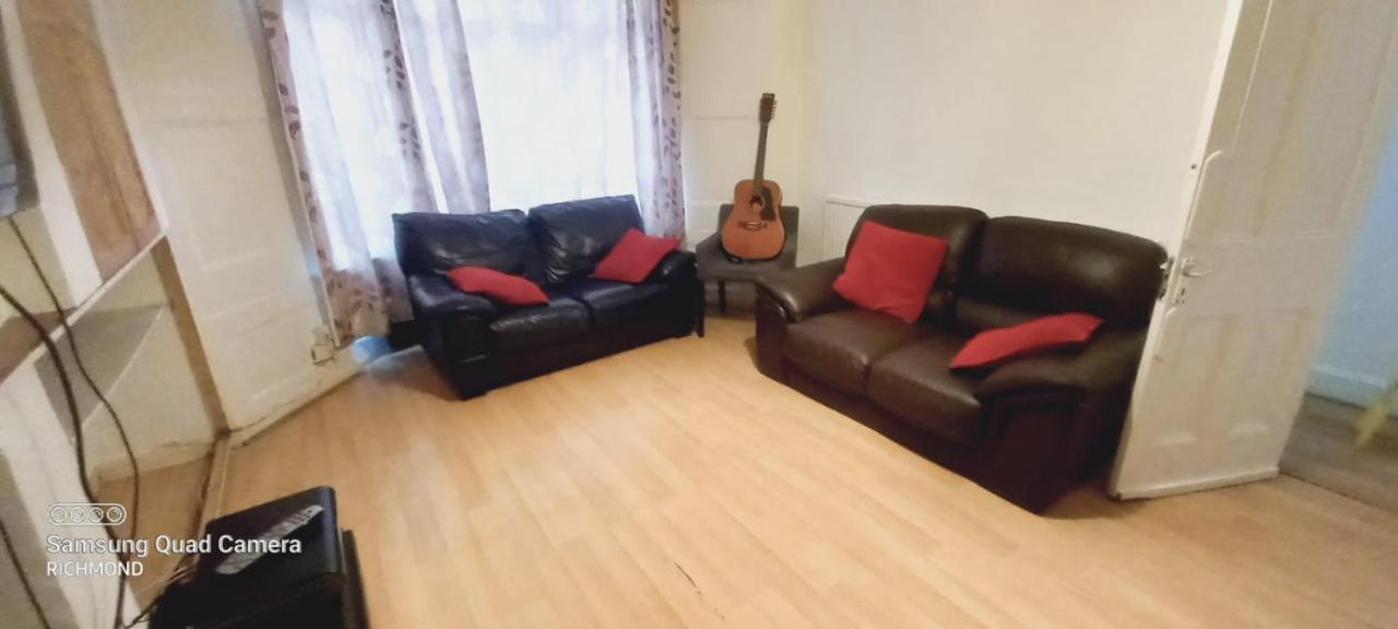 لندن Elmdene Road - Large Room المظهر الخارجي الصورة