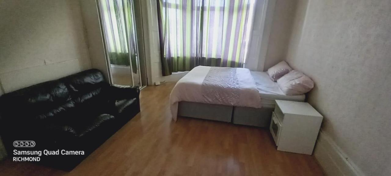 لندن Elmdene Road - Large Room المظهر الخارجي الصورة