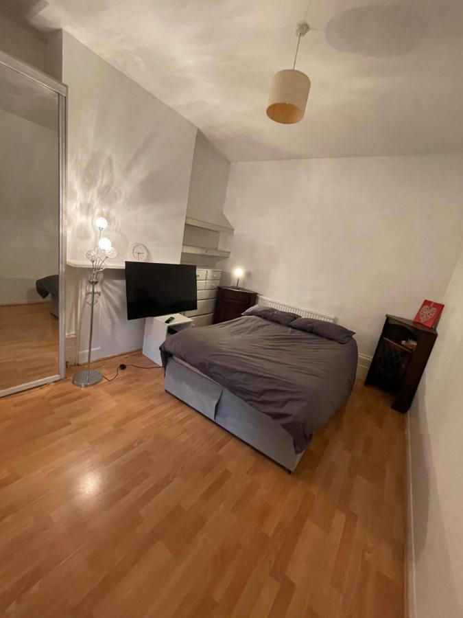 لندن Elmdene Road - Large Room المظهر الخارجي الصورة