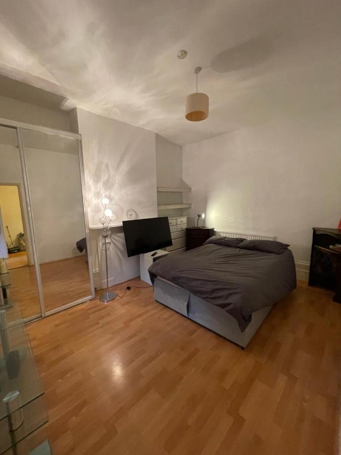 لندن Elmdene Road - Large Room المظهر الخارجي الصورة